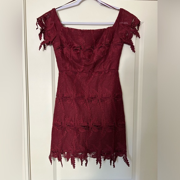 ASTR Valentina Lace Off-The-Shoulder Mini Dress Size S - Picture 5 of 9